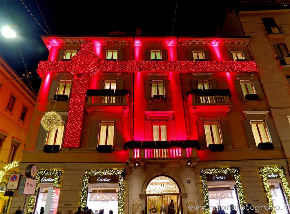 Milano - La sede milanese di Cartier con le luci natalizie